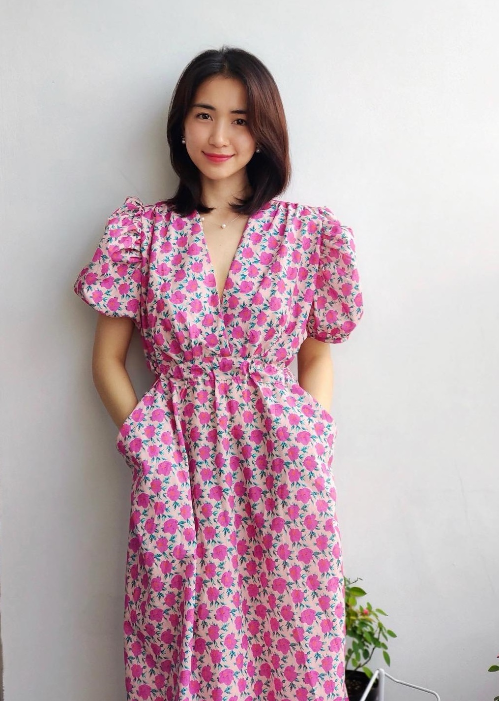 Mặc váy trẻ trung và tôn dáng như nữ ca sĩ cao 1m55- Ảnh 9. Mặc váy trẻ trung và tôn dáng như nữ ca sĩ cao 1m55- Ảnh 9.