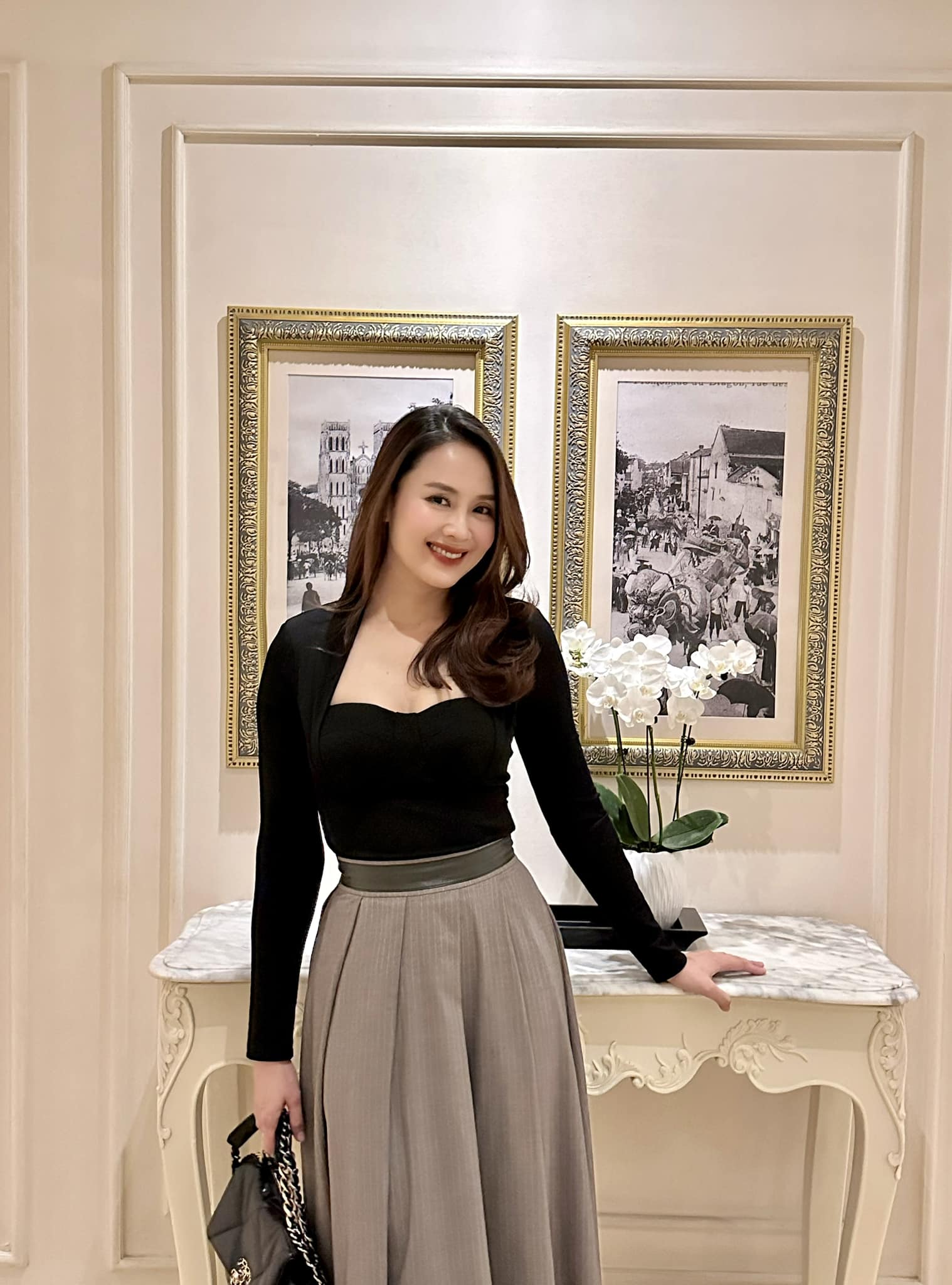 Hồng Diễm mặc chân váy rất đẹp ở tuổi ngoài 40 - Ảnh 3. Hồng Diễm mặc chân váy rất đẹp ở tuổi ngoài 40 - Ảnh 3.