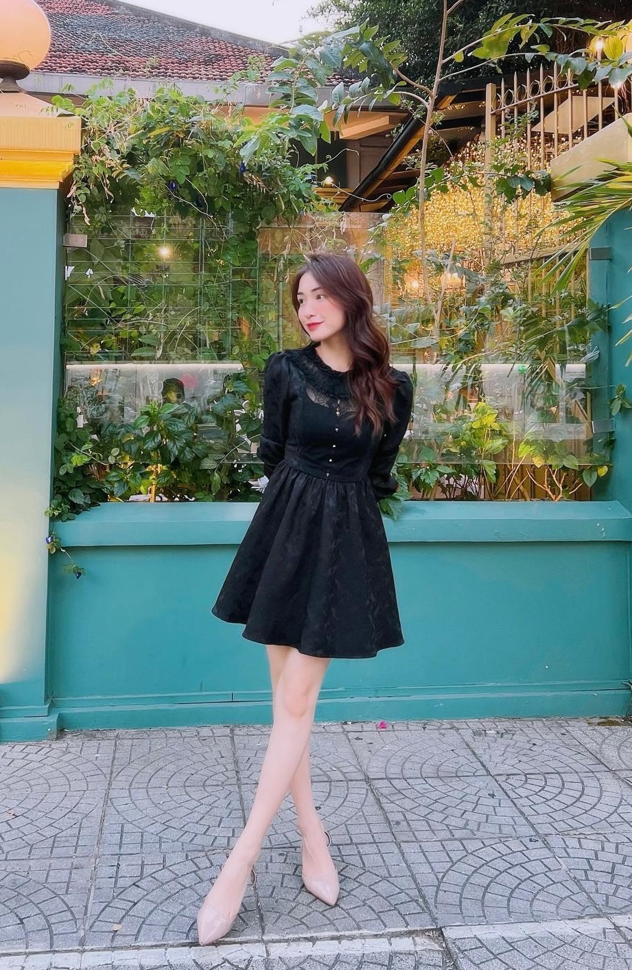 Mặc váy trẻ trung và tôn dáng như nữ ca sĩ cao 1m55- Ảnh 7. Mặc váy trẻ trung và tôn dáng như nữ ca sĩ cao 1m55- Ảnh 7.