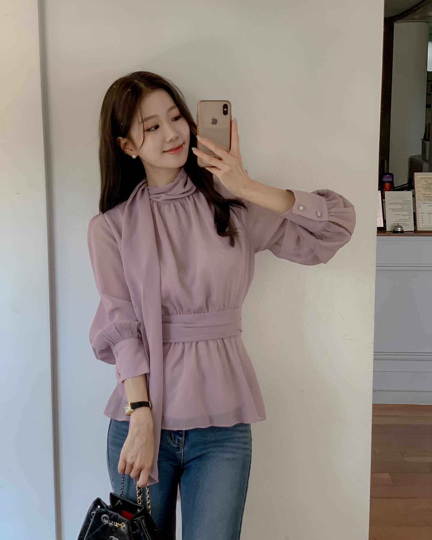 10 cách mặc áo mỏng dài tay sành điệu khi trời se lạnh- Ảnh 5. 10 cách mặc áo mỏng dài tay sành điệu khi trời se lạnh- Ảnh 5.