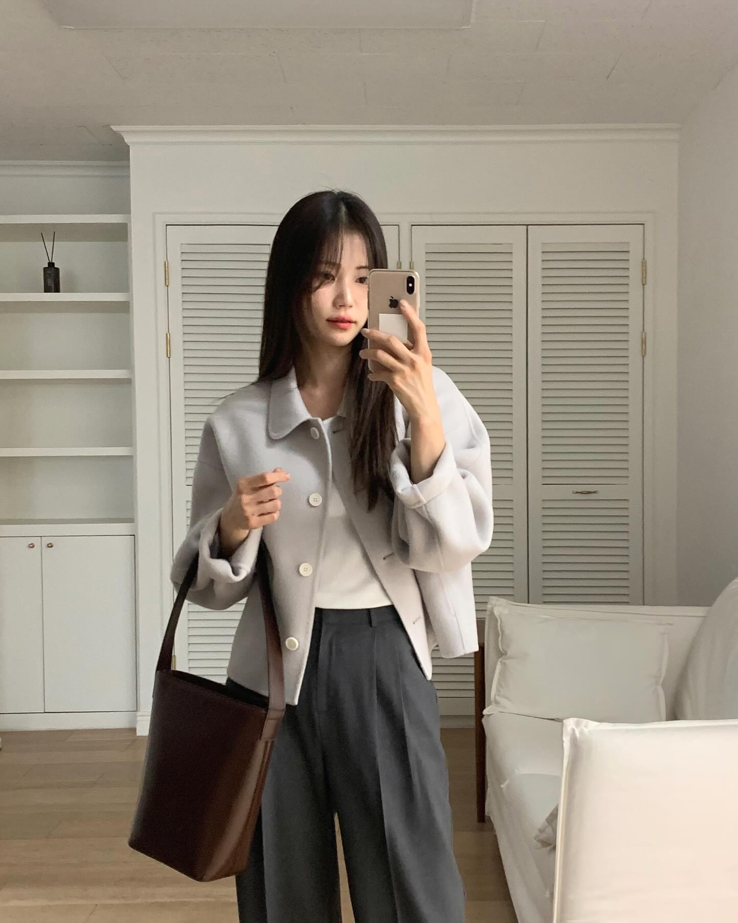 Mặc đẹp không khó với 10 cách phối quần ống rộng- Ảnh 5. Mặc đẹp không khó với 10 cách phối quần ống rộng- Ảnh 5.