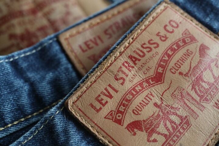 Tại sao cạp quần jeans lại có nhãn da? - Ảnh 1. Tại sao cạp quần jeans lại có nhãn da? - Ảnh 1.
