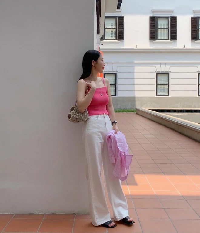 Áo màu gì hợp với quần trắng? - Ảnh 3. Áo màu gì hợp với quần trắng? - Ảnh 3.