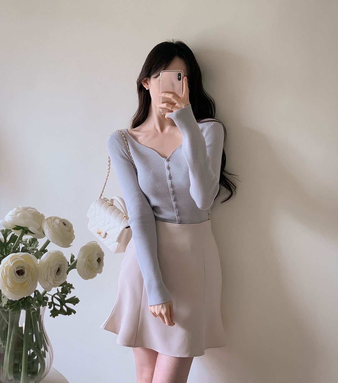 Kiểu áo nhất định phải có trong mùa lạnh: Tôn dáng, sành điệu và thanh lịch tuyệt đối- Ảnh 2. Kiểu áo nhất định phải có trong mùa lạnh: Tôn dáng, sành điệu và thanh lịch tuyệt đối- Ảnh 2.